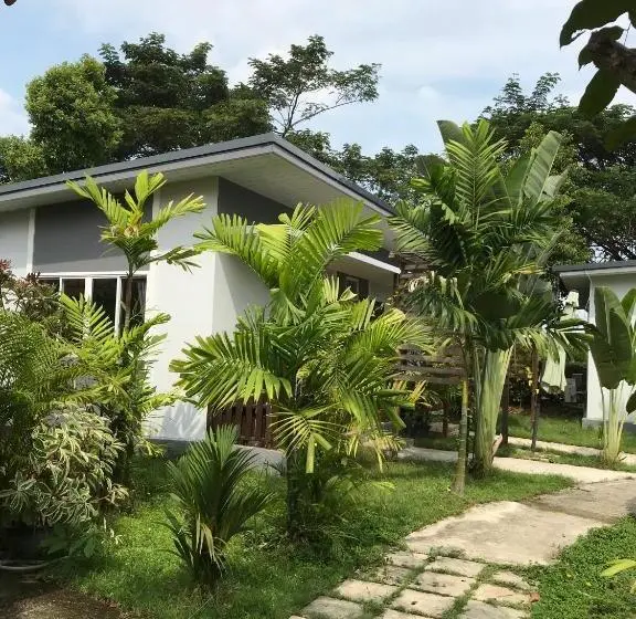 デラックストリプルルーム, Sripiamsuk Resort Bangkok