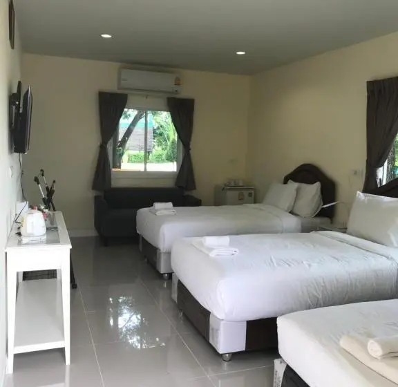 デラックストリプルルーム, Sripiamsuk Resort Bangkok