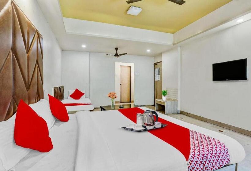 غرفة قياسية, O Derby