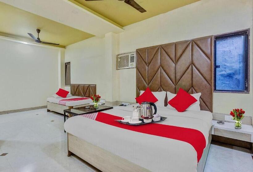 غرفة قياسية, O Derby