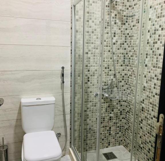 اتاق لوکس با چشم‌انداز دریا, Seafront Apartments