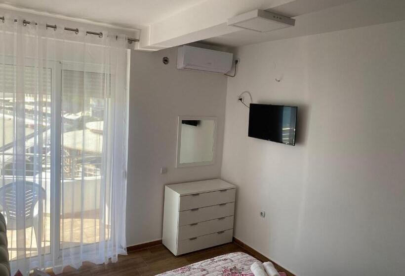 اتاق لوکس با چشم‌انداز دریا, Seafront Apartments