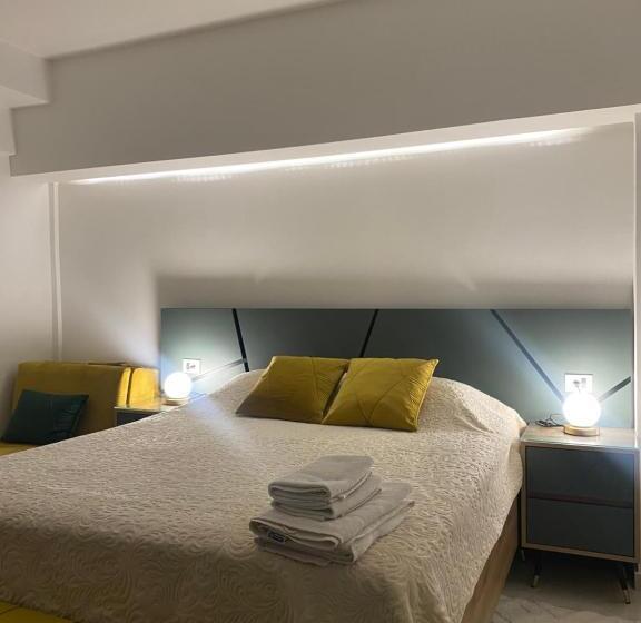 اتاق استاندارد با تخت بزرگ, Seafront Apartments