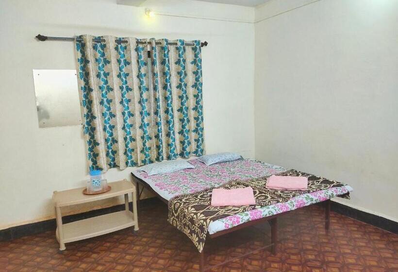 غرفة قياسية, A Latent Farm Stay