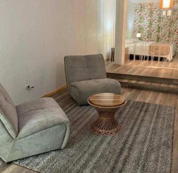 低层单卧公寓, Space One