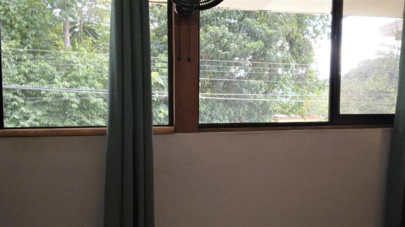 4间卧室的房子, Space One