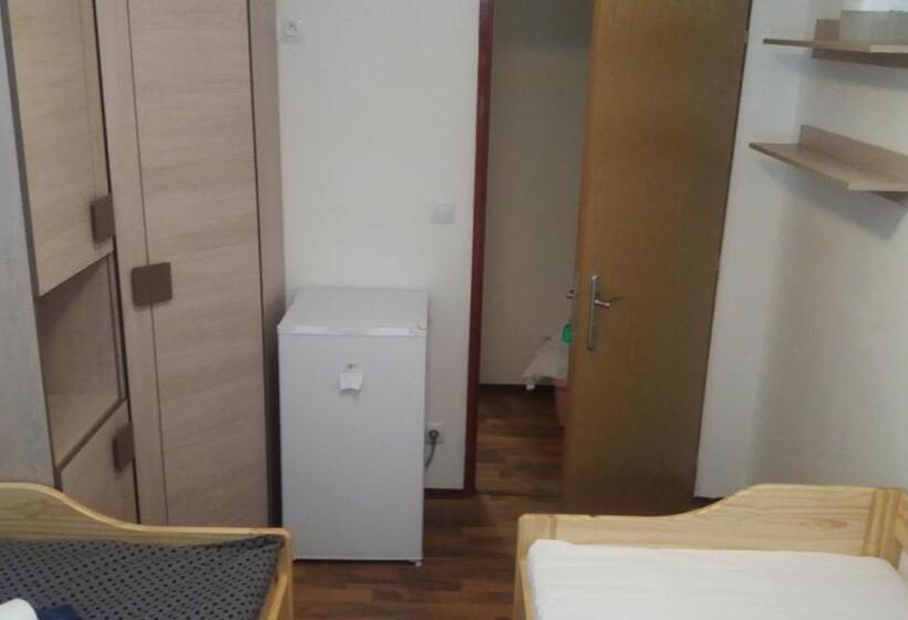 Номер Economy, černá Kočka  Low Cost Ubytování