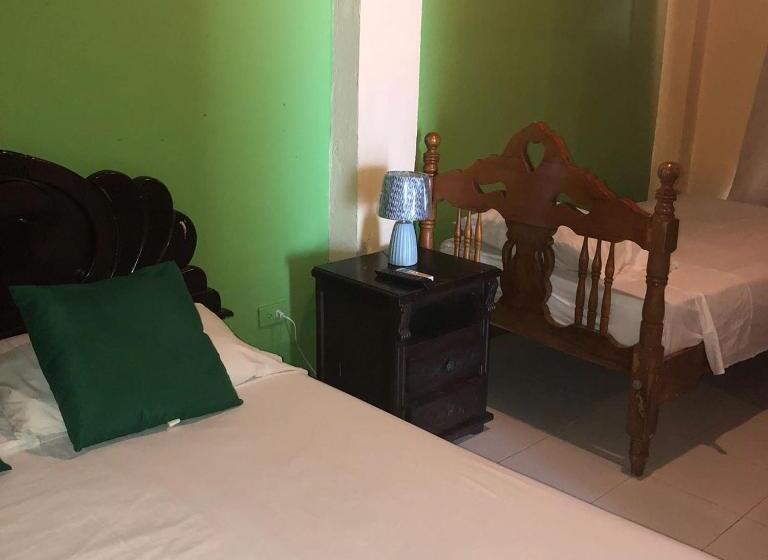 חדר סטנדרט לשלושה, Posada Valerie