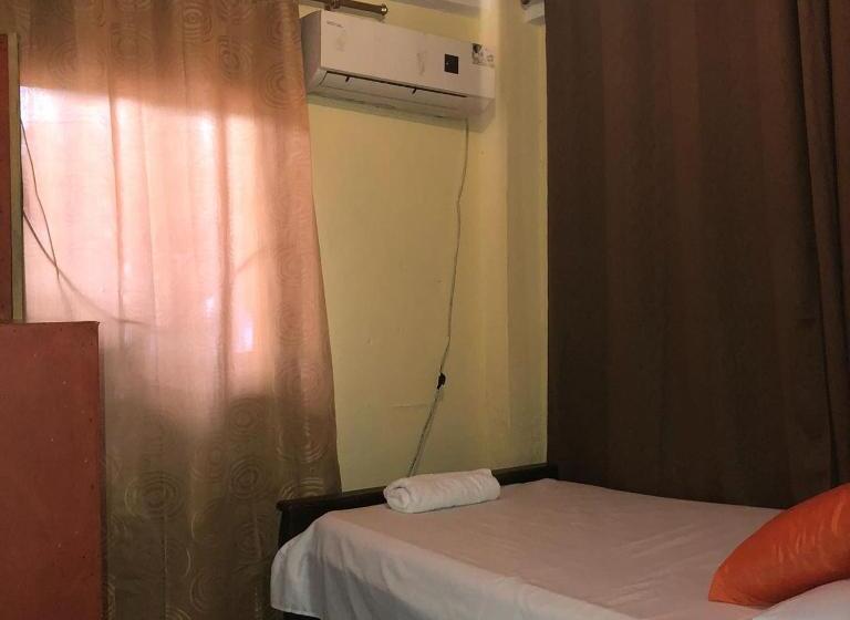 חדר משפחתי, Posada Valerie