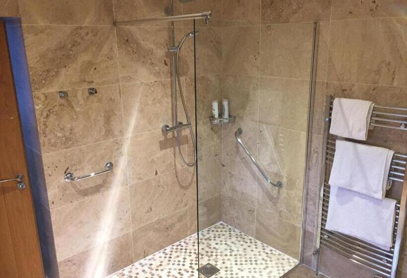 غرفة ديلوكس ثلاثية, Brackfield House Deal 49