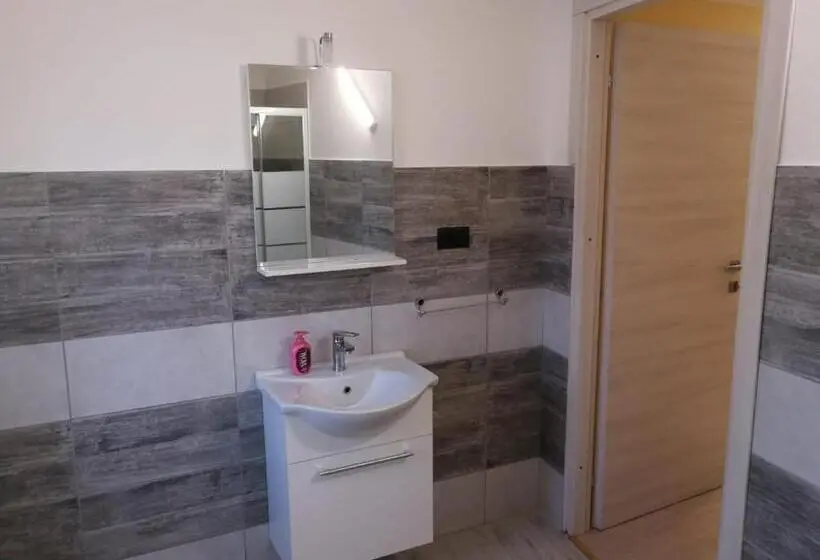 山の見えるスーペリアルーム, Bed And Breakfast Giaveno Rio