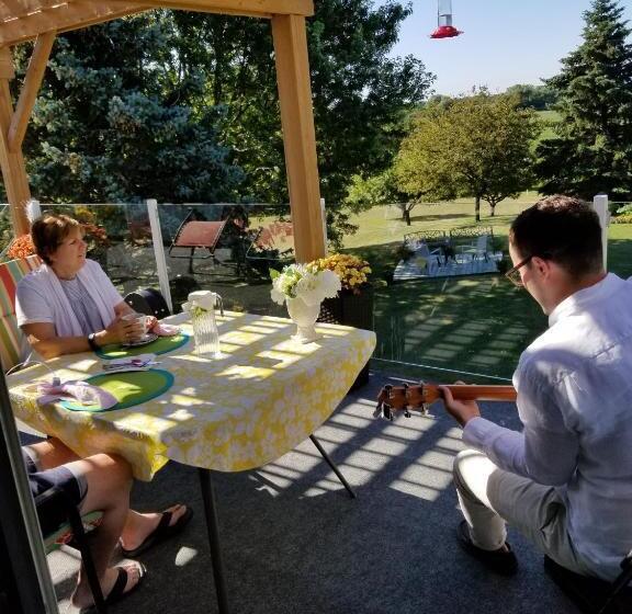 جناح ديلوكس, Runaway Bay Guest House