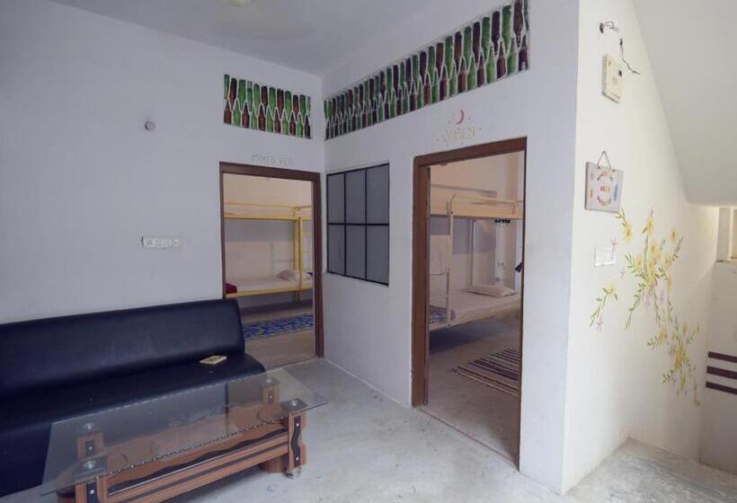 ルームシェアのワンベッド, Chalo Eco Hostel