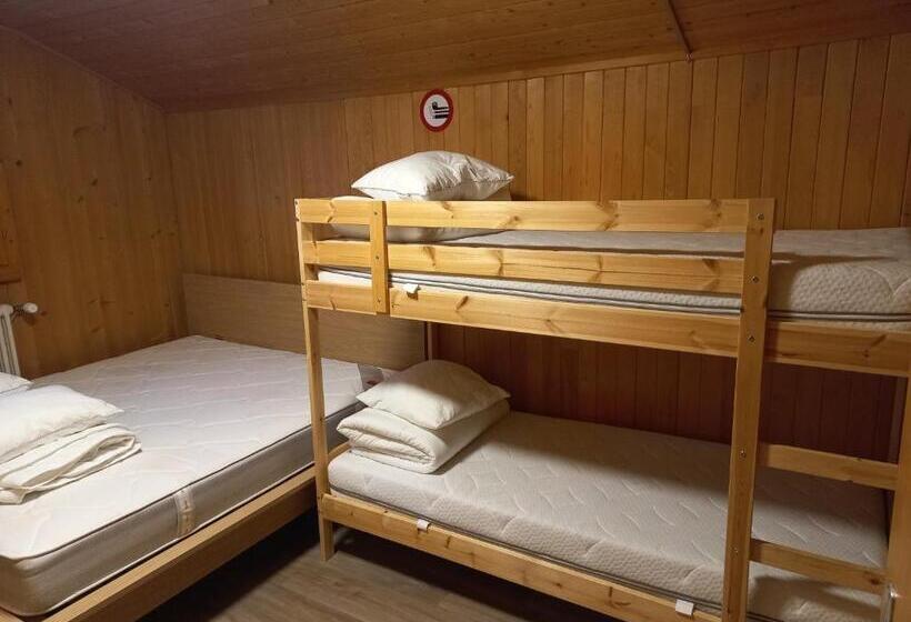 家庭房间共用浴室, Freeride Hostel & Bar