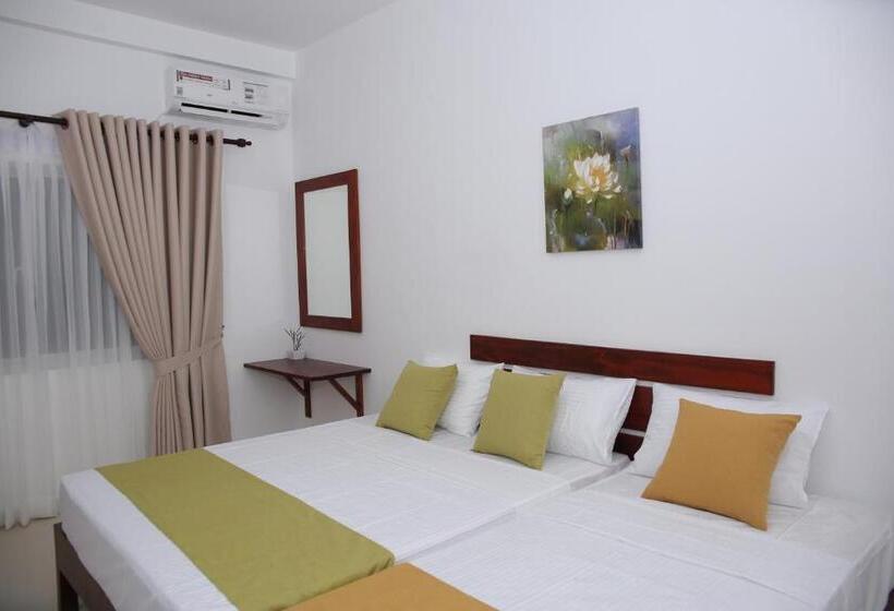 غرفة قياسية ثلاثية, Amadel Negombo