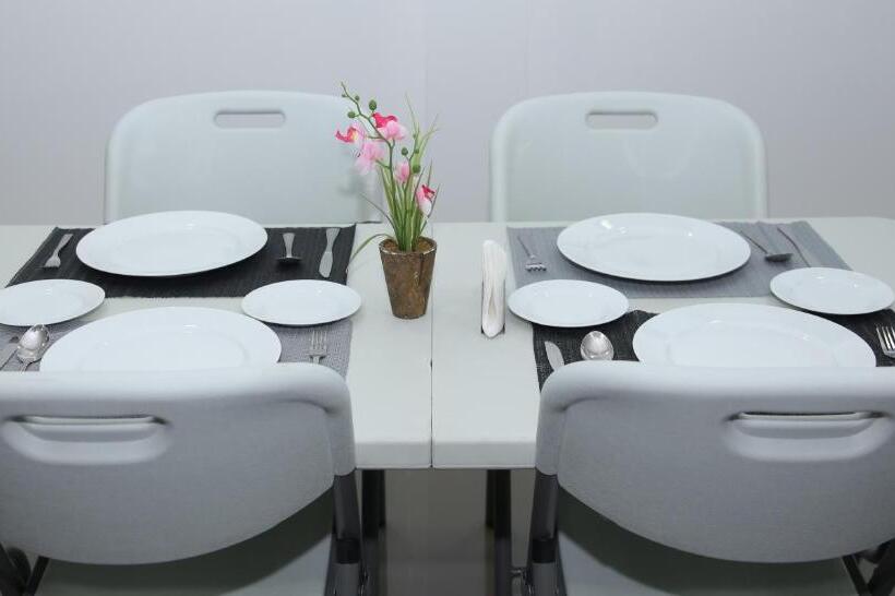 غرفة قياسية ثلاثية, Amadel Negombo