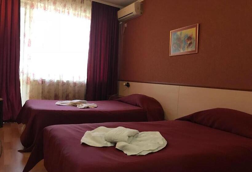 חדר סטנדרט עם מרפסת, Triumph