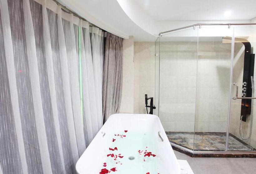 Delüks Oda, Xi An Peace Arch