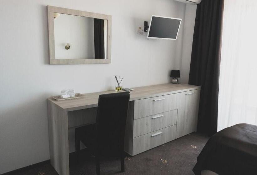 غرفة قياسية مزوَّدة بشُرفة, Casa Muntenească Alessandro