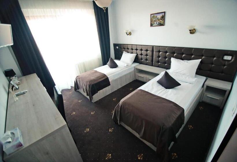 غرفة قياسية مزوَّدة بشُرفة, Casa Muntenească Alessandro