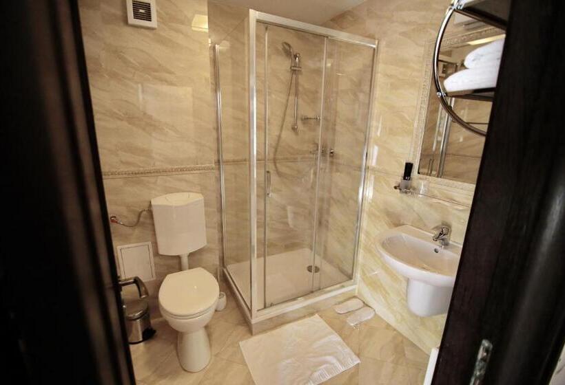 غرفة قياسية مزوَّدة بشُرفة, Casa Muntenească Alessandro