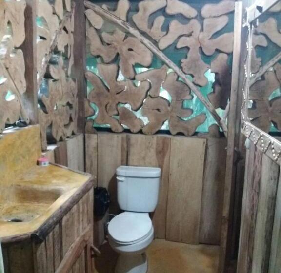 اتاق استاندارد, El Chontal