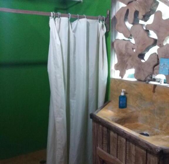 اتاق استاندارد, El Chontal