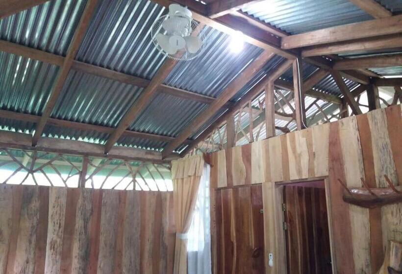 اتاق استاندارد سه نفره, El Chontal