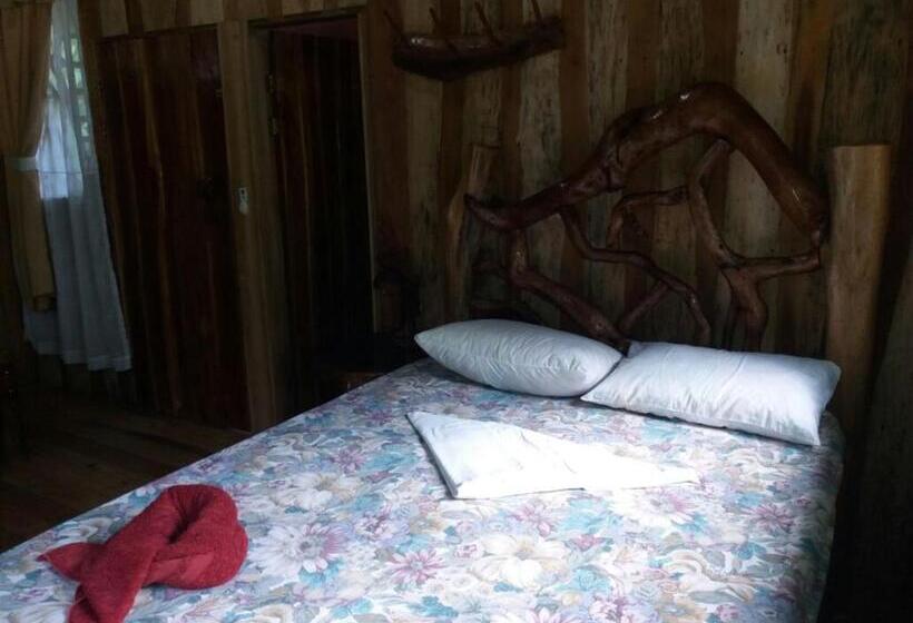 اتاق استاندارد سه نفره, El Chontal