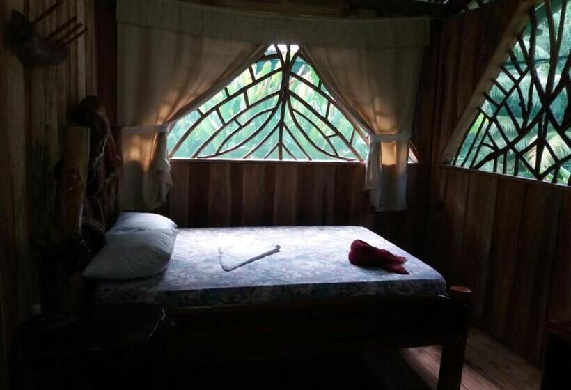 اتاق استاندارد سه نفره, El Chontal