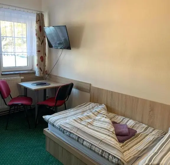Standard Kolmen Hengen Huone, Penzion U Orla