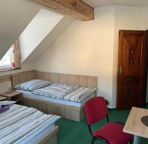 חדר משפחתי, Penzion U Orla