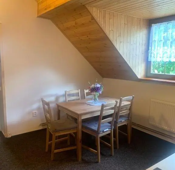 Huoneisto 2 Makuuhuonetta, Penzion U Orla