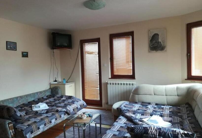 سوییت, Stefani Apartments