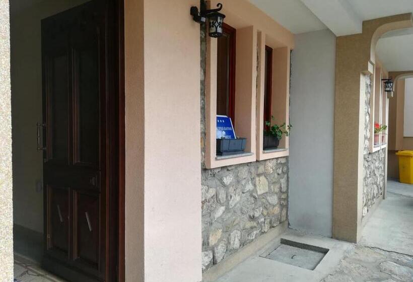 سوییت, Stefani Apartments