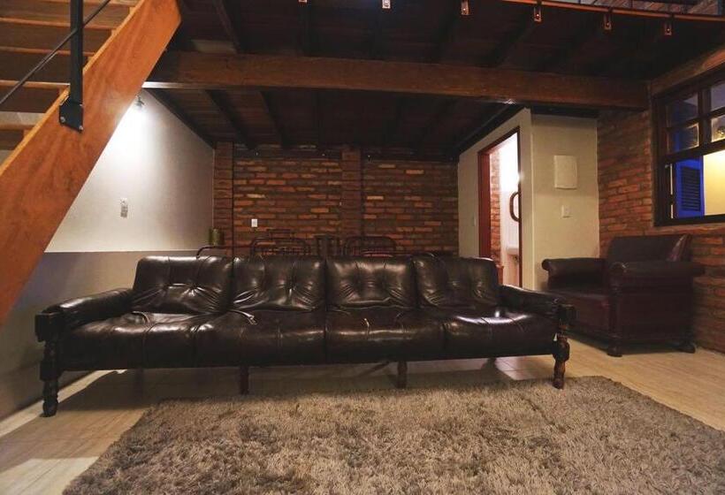 إستديو قياسى مزود بشرفة, Suítes Brotas City