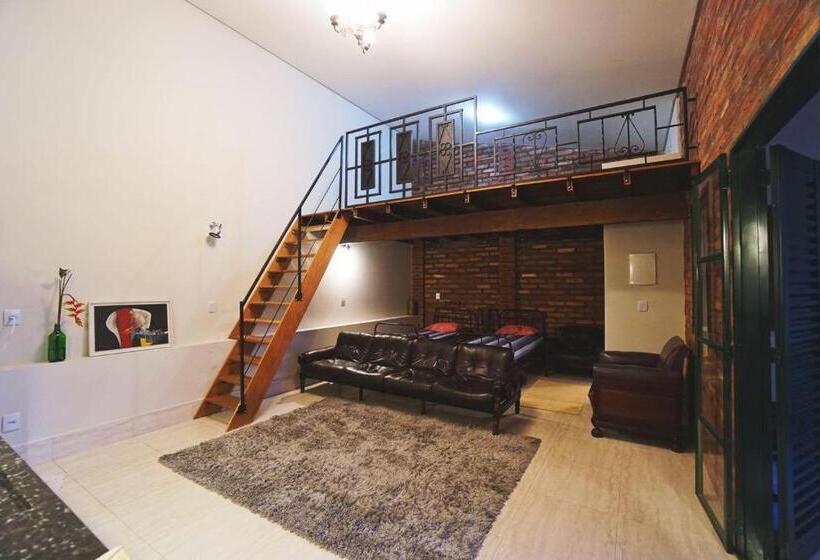 إستديو قياسى مزود بشرفة, Suítes Brotas City