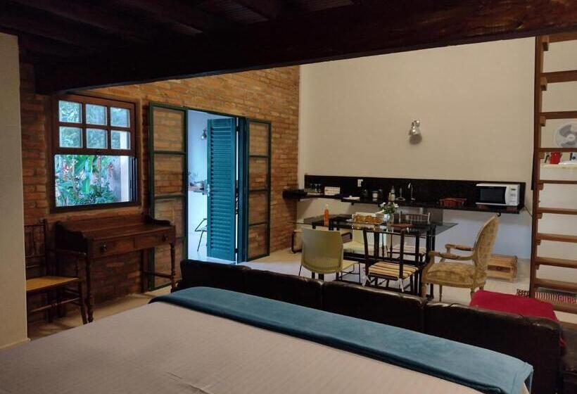 إستديو قياسى مزود بشرفة, Suítes Brotas City