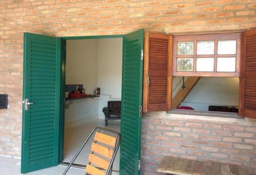 إستديو قياسى مزود بشرفة, Suítes Brotas City