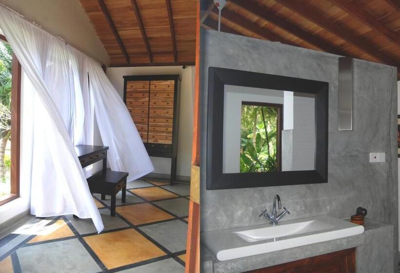 带大床的标准间, The Saffron House