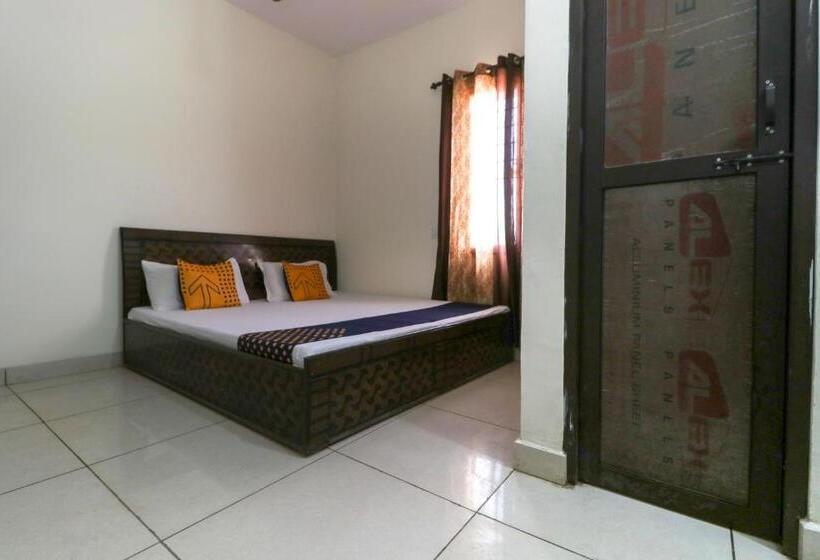 غرفة كلاسيكية ثلاثية, Spot On 66973 Hotel Chandigarh Highway
