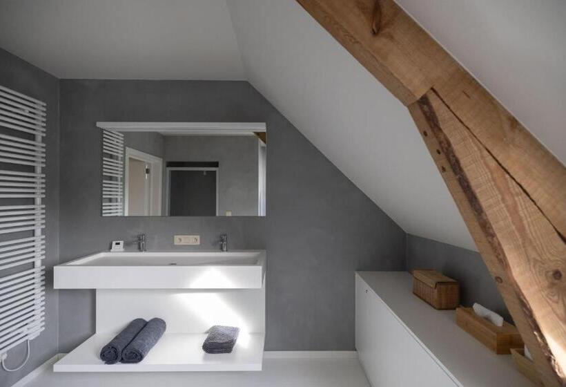 חדר סטנדרט לשלושה עם נוף לגינה, B&b Ginnekenshoeve