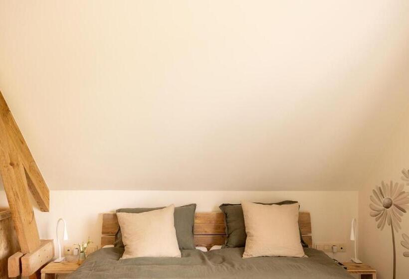 חדר סטנדרט לשלושה עם נוף לגינה, B&b Ginnekenshoeve