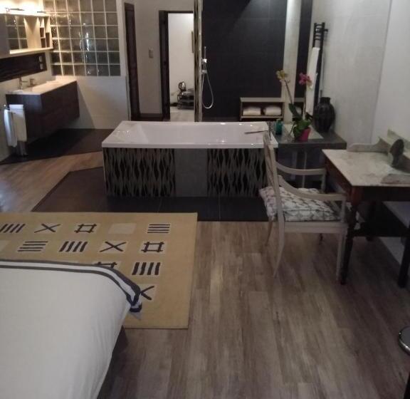 جناح كلاسيكي, Domaine La Baronne