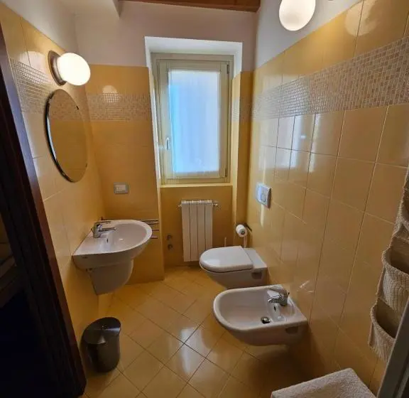 Standard-huone, Via Fantoni 4
