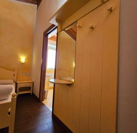 Standard-huone, Via Fantoni 4