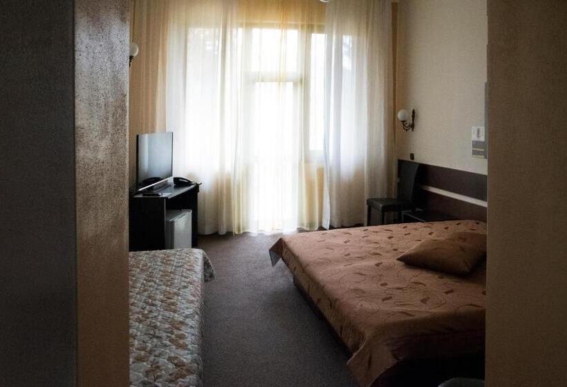 スタンダードトリプルルーム, Boutique Hotel Lyulyak