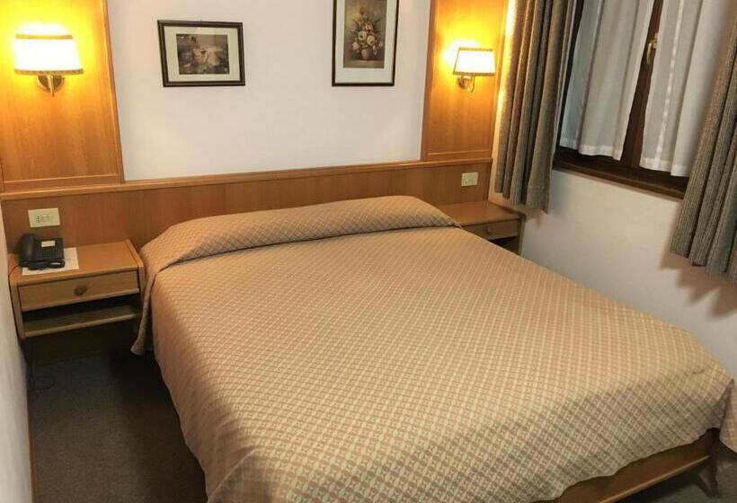 标准间, Albergo Scarpone