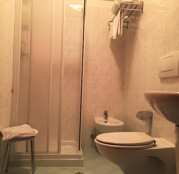 标准三人间, Albergo Scarpone