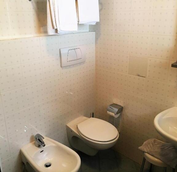 标准三人间, Albergo Scarpone